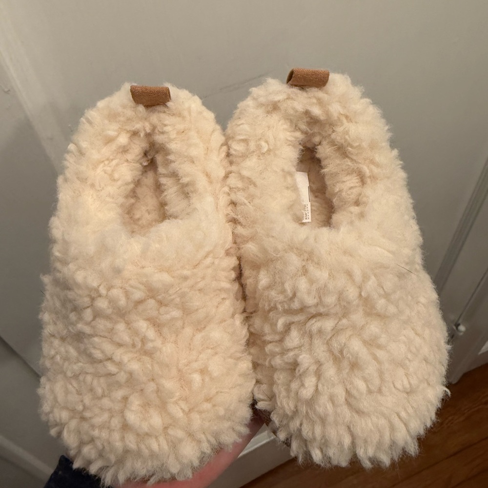 Cozy Cream Fuzzy Slippers